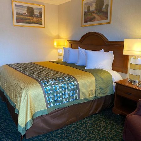 Harrisonville Inn & Suites Zewnętrze zdjęcie