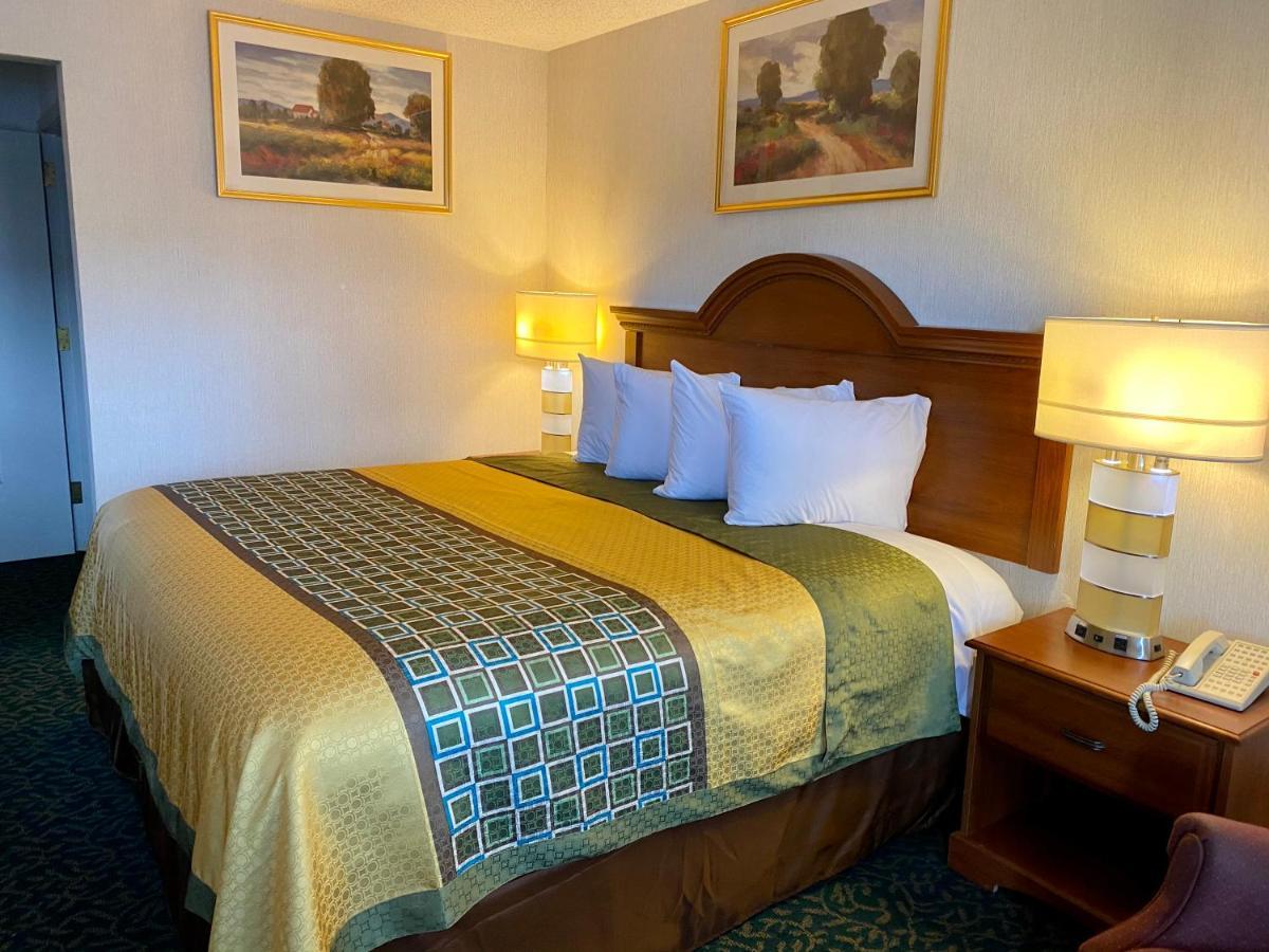 Harrisonville Inn & Suites Zewnętrze zdjęcie