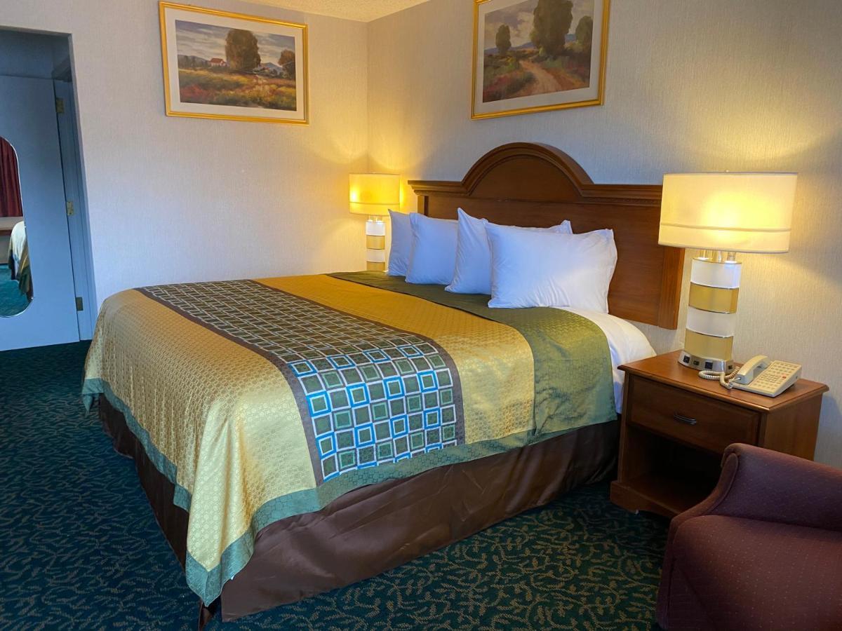Harrisonville Inn & Suites Zewnętrze zdjęcie