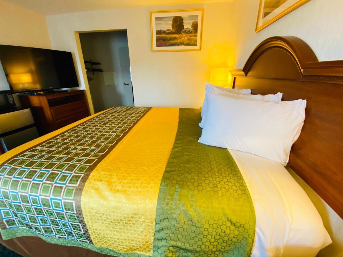 Harrisonville Inn & Suites Zewnętrze zdjęcie
