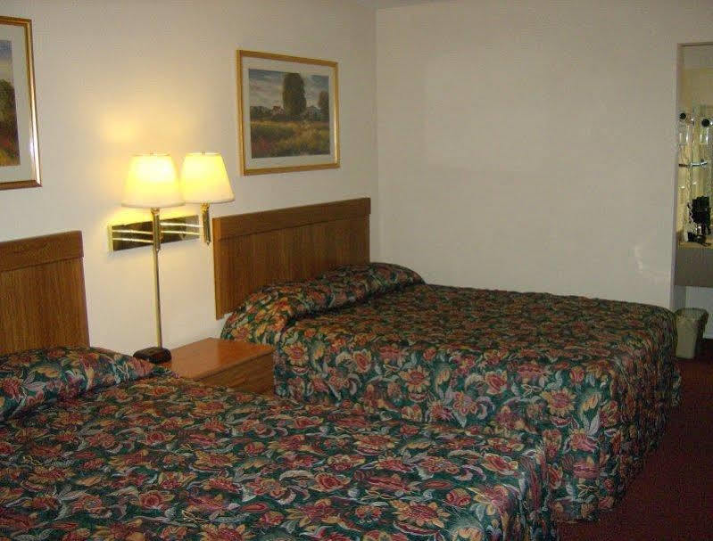 Harrisonville Inn & Suites Zewnętrze zdjęcie